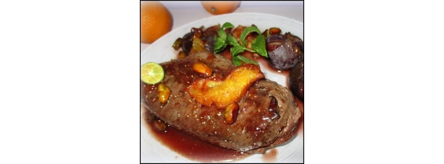 Magret de pato con higos y salsa de naranja y pistacho